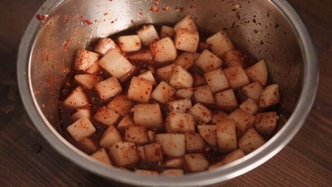 kim-chi-cu-cai-7 Bí kíp làm kim chi củ cải cực đơn giản giòn ngon, giải ngán cho bữa cơm gia đình