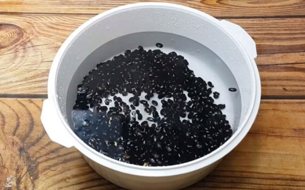 ngam-dau-den Sữa đậu đen – Hướng dẫn 3 cách làm bổ dưỡng cho gia đình